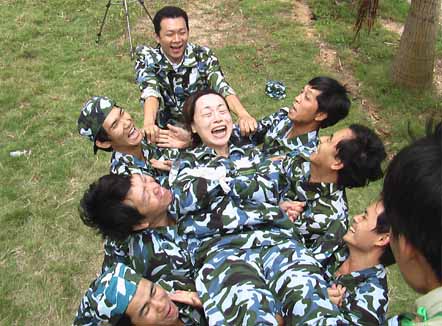 信任背摔